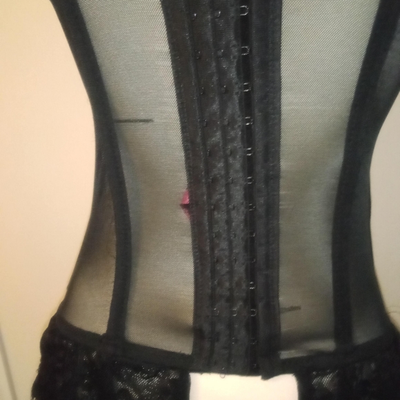 Lace corset/bustier - Picture 6 of 6